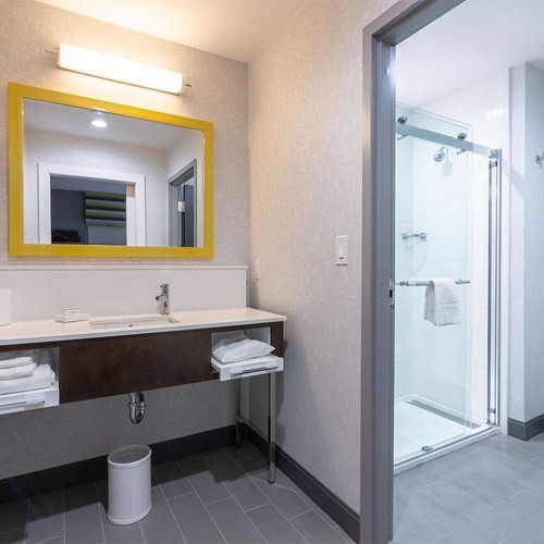 Hotel Style Bathroom Hampton Inn and Suites